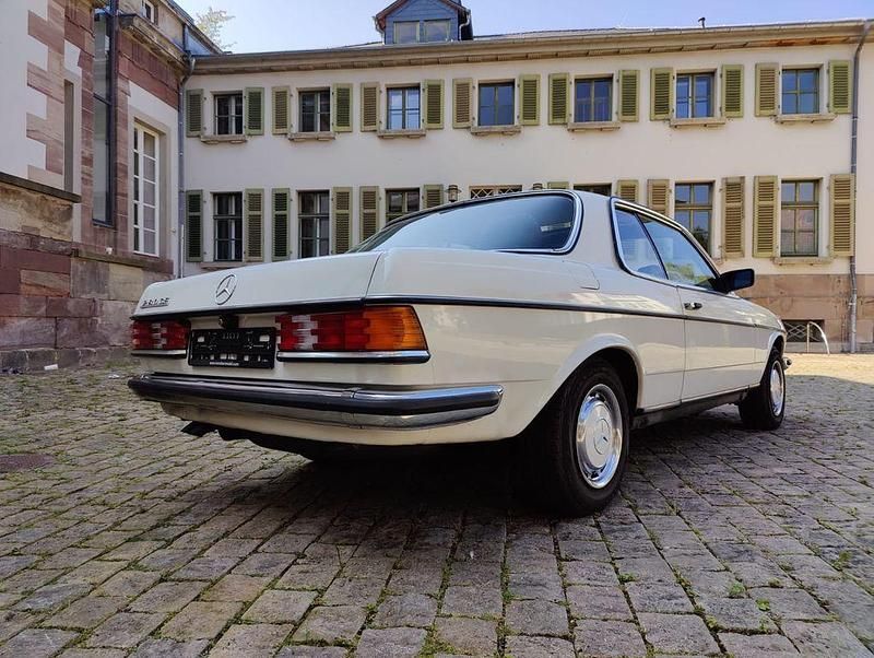 Gebraucht Mercedes 280 185 PS (136 kW) 1982 Weiß Coupé