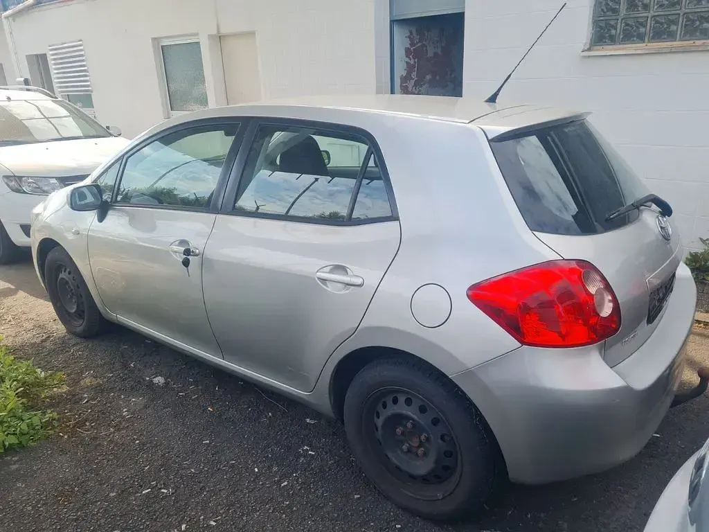 Gebraucht Toyota Auris Sol 124 PS (91 kW) 2008 Silber Kleinwagen