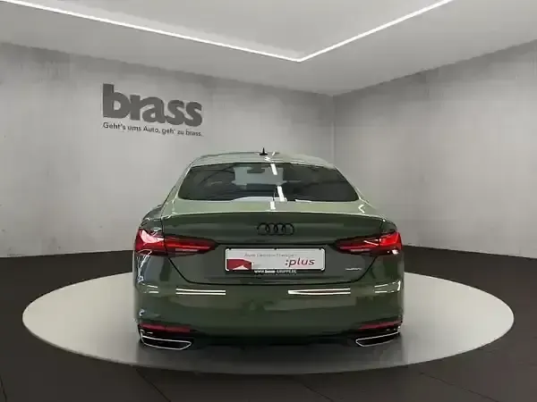 Gebraucht Audi A5 Sportback Ambiente 265 PS (194 kW) 2023 Distriktgrün metallic Kleinwagen