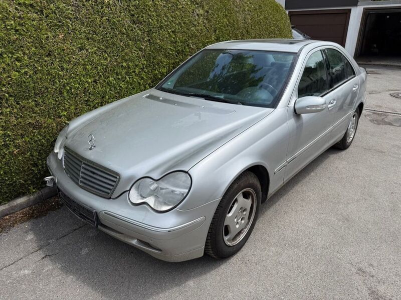 Silber Gebraucht 2001 Mercedes C200 Elegance Limousine | 1.900 € (Superpreis) - Bild 1/3