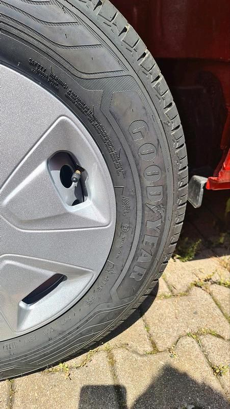 Gebraucht Ford Transit 107 PS (78 kW) 2023 Rot Limousine