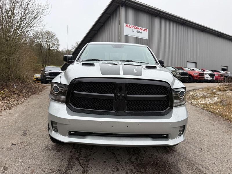 Usado Dodge Ram 401 CV (294 kW) 2018 Plateado Pickup/Camioneta