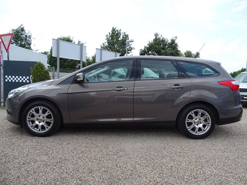 Gebraucht Ford Focus Trend 101 PS (74 kW) 2014 Braun Limousine