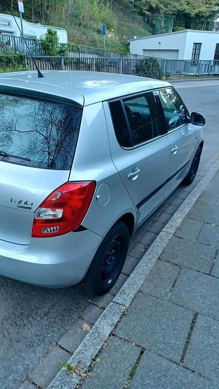 Gebraucht Skoda Fabia 85 PS (62 kW) 2009 Silber Kleinwagen