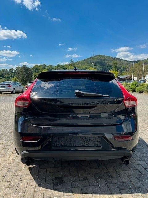 Gebraucht Volvo V40 You! 179 PS (131 kW) 2015 Schwarz Limousine