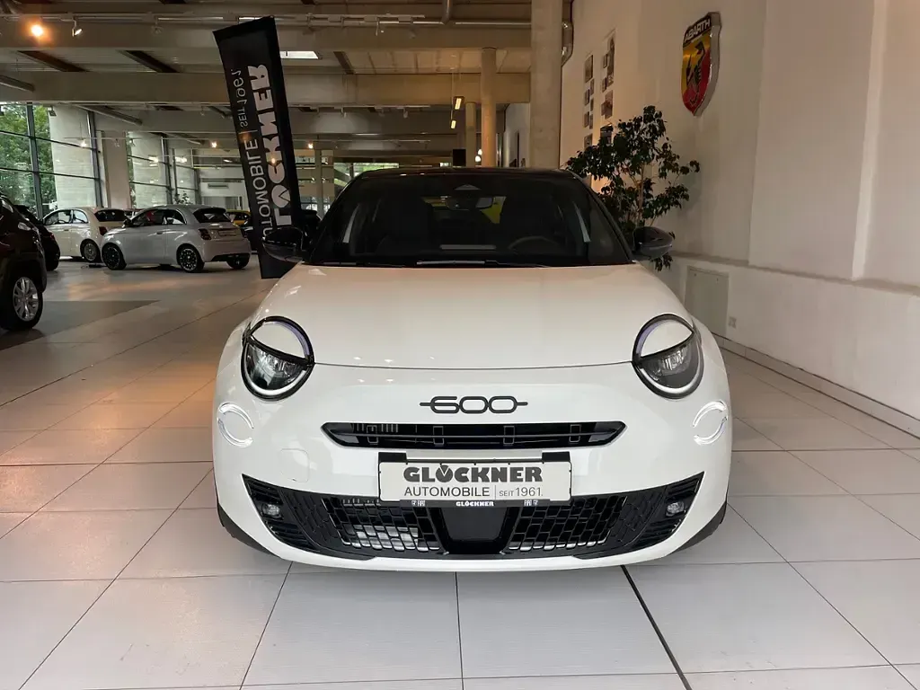 Neu Fiat 600 Street 101 PS (74 kW) 2026 Weiß SUV