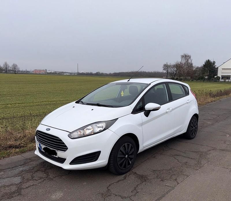 Weiß Gebraucht 2014 Ford Fiesta SYNC Edition Kleinwagen | 4.599 € (Fairer Preis) - Bild 1/4
