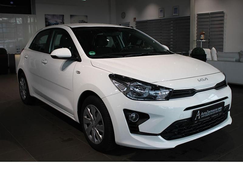 Gebraucht Kia Rio 84 PS (61 kW) 2022 Weiß Limousine