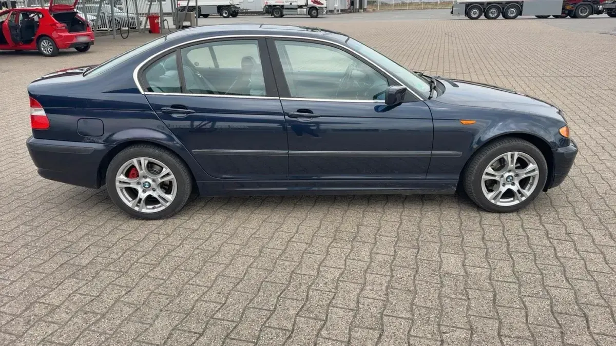 Gebraucht BMW 320 170 PS (125 kW) 2002 Blau Limousine
