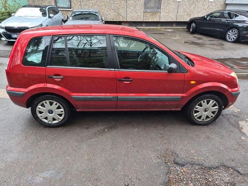 Gebraucht Ford Fusion 101 PS (74 kW) 2006 Rot Kleinwagen
