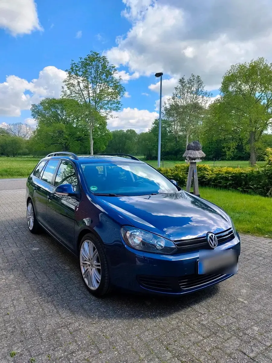 Gebraucht VW Golf VI 105 PS (77 kW) 2011 Blau Kleinwagen