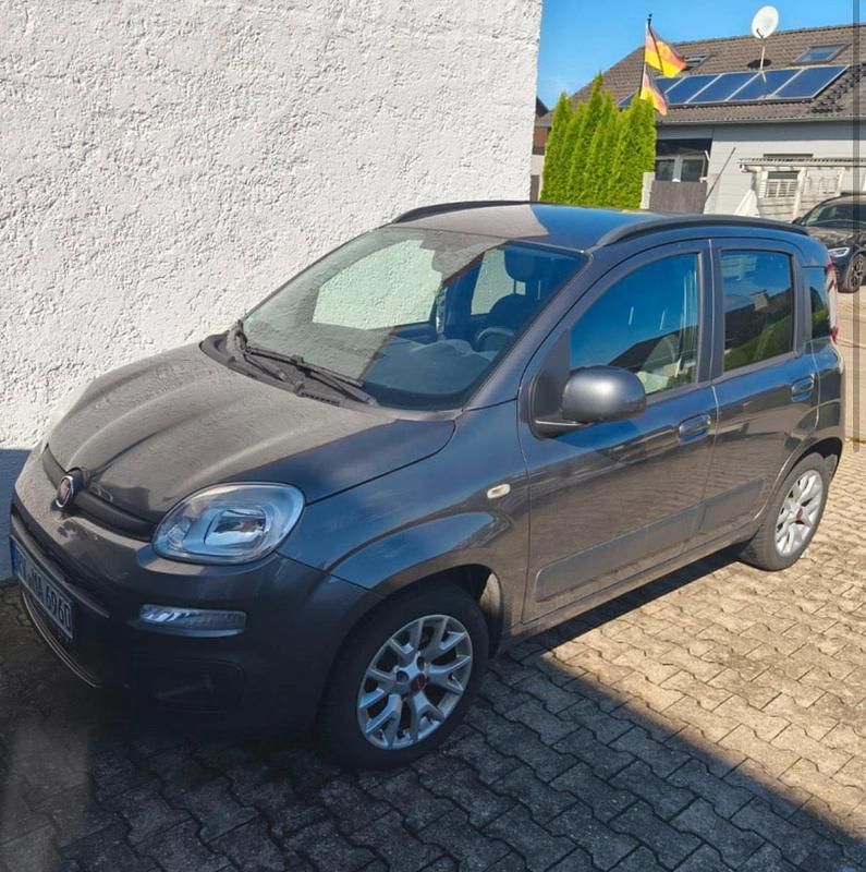 Grau Gebraucht 2017 Fiat Panda Lounge Kleinwagen | 10.500 € (Teuer) - Bild 1/4