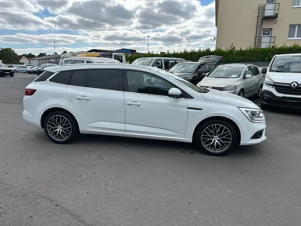 Gebraucht Renault Mégane Bose Edition 110 PS (80 kW) 2018 Weiß Limousine