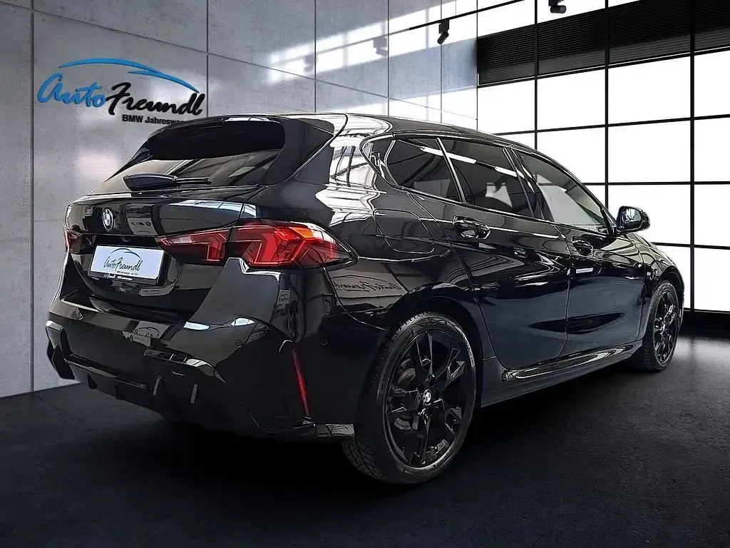 Gebraucht BMW 120 M Sport 163 PS (119 kW) 2025 Black sapphire metallic (metallic) Kleinwagen