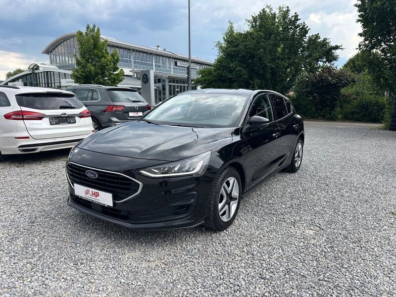 Schwarz Gebraucht 2022 Ford Focus Cool & Connect Limousine | 13.399 € (Fairer Preis) - Bild 1/4