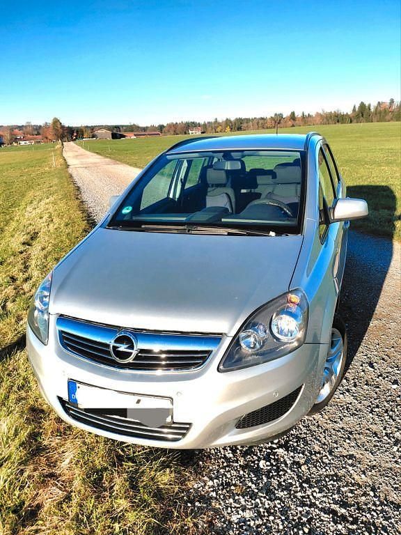 Silber Gebraucht 2014 Opel Zafira Family Van / Kleinbus | 5.200 € (Fairer Preis) - Bild 1/4