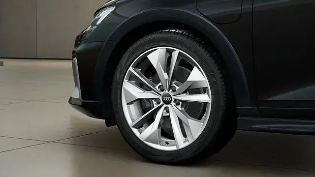 Gebraucht Audi A3 204 PS (150 kW) 2025 Mythosschwarz metallic Limousine