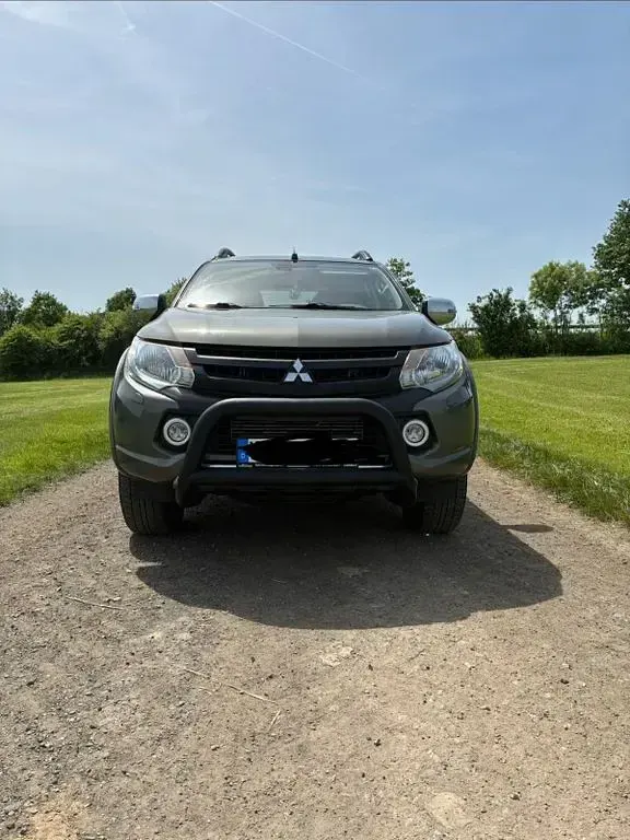 Gebraucht Mitsubishi L200 Edition 181 PS (133 kW) 2019 Grün Pickup