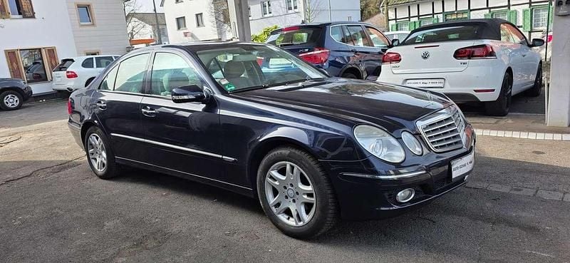 Gebraucht Mercedes E230 204 PS (150 kW) 2008 Tansanitblau Limousine