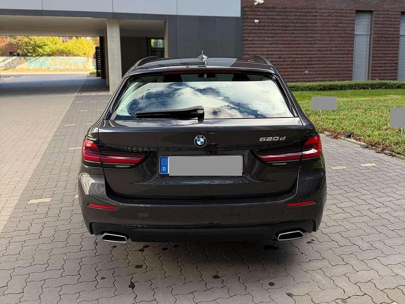 Gebraucht BMW 520 190 PS (139 kW) 2021 Grau Kombi