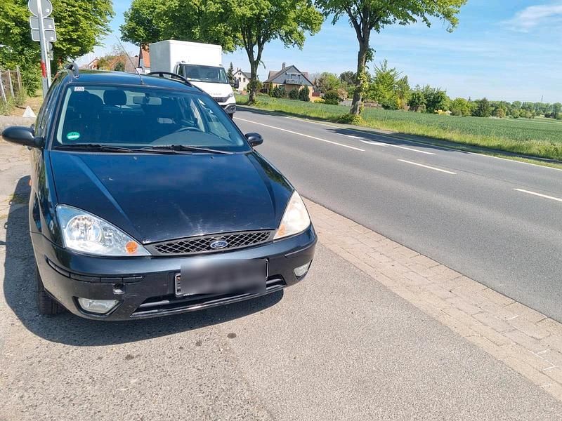 Schwarz Gebraucht 2004 Ford Focus Kombi | 1.200 € - Bild 1/4
