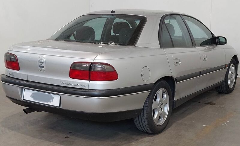 Gebraucht Opel Omega 136 PS (100 kW) 1999 Silber Limousine