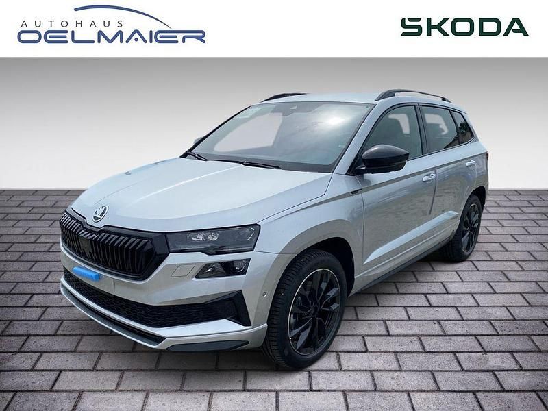 Brilliantsilber Neu 2025 Skoda Karoq SportLine SUV | 41.890 € (Fairer Preis) - Bild 1/4