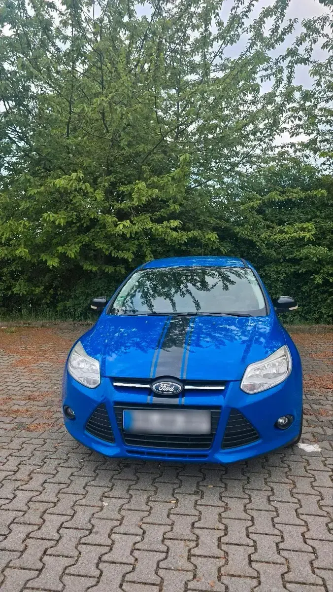Gebraucht Ford Focus Trend 115 PS (84 kW) 2014 Blau Kombi