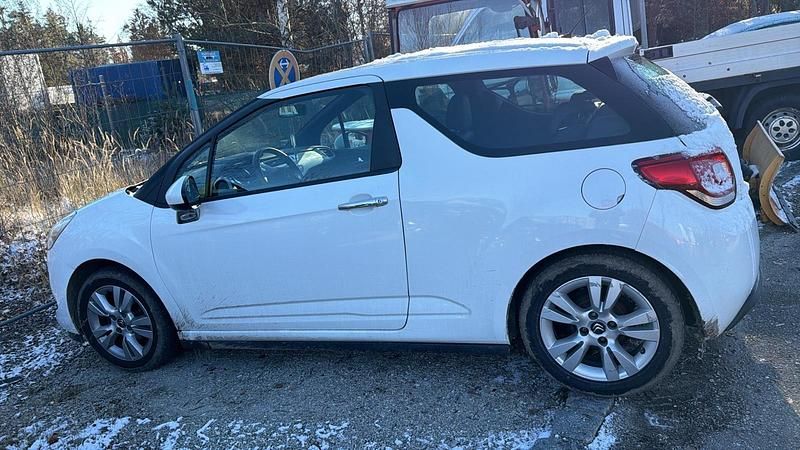 Weiß Gebraucht 2011 Citroën DS3 Kleinwagen | 1.800 € (Fairer Preis) - Bild 1/3