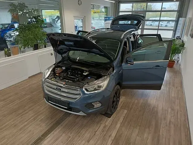 Gebraucht Ford Kuga Cool & Connect 150 PS (110 kW) 2019 Blau SUV