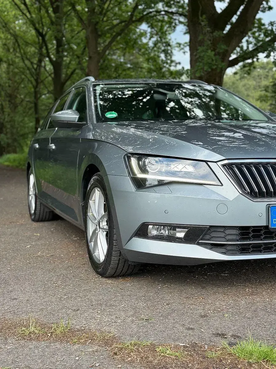 Gebraucht Skoda Superb 150 PS (110 kW) 2016 Silber Kombi