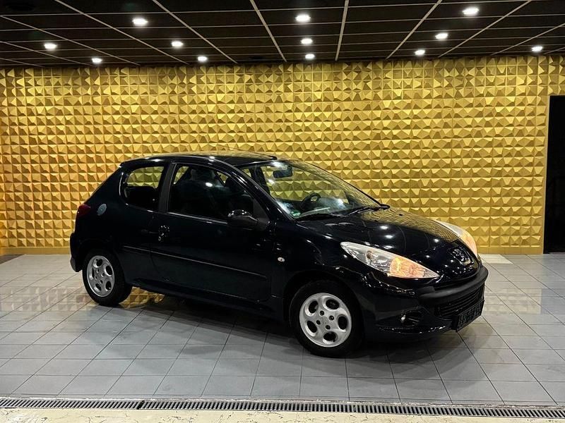 Grau Gebraucht 2009 Peugeot 206+ Kleinwagen | 750 € (Superpreis) - Bild 1/4