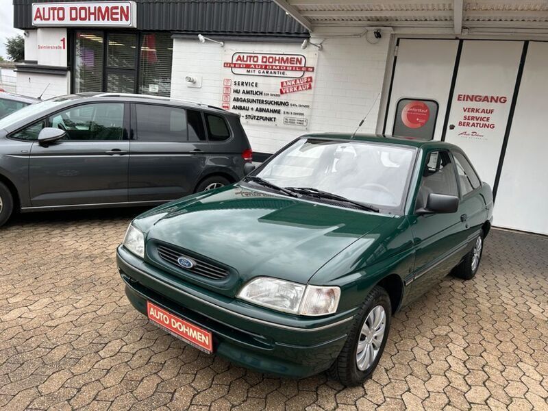 Moosgrün Gebraucht 1994 Ford Escort Limousine | 2.950 € - Bild 1/4