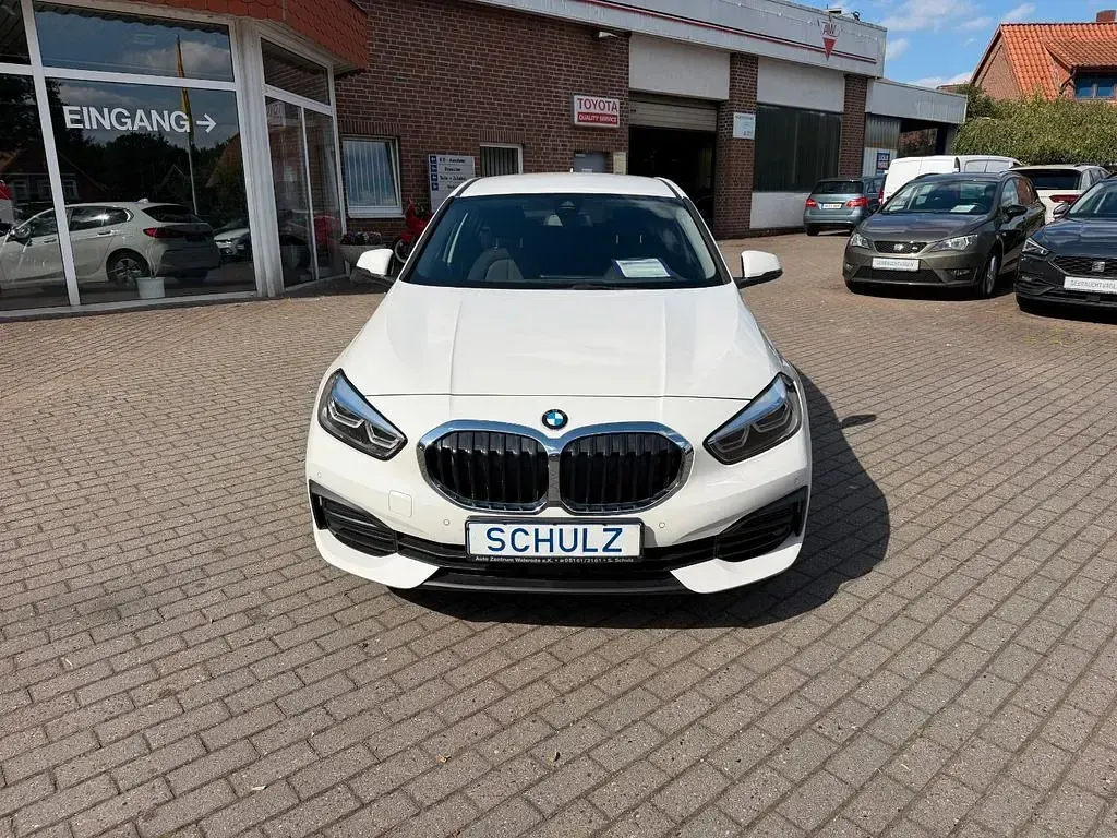 Gebraucht BMW 118 Advantage 136 PS (100 kW) 2022 Weiß Limousine