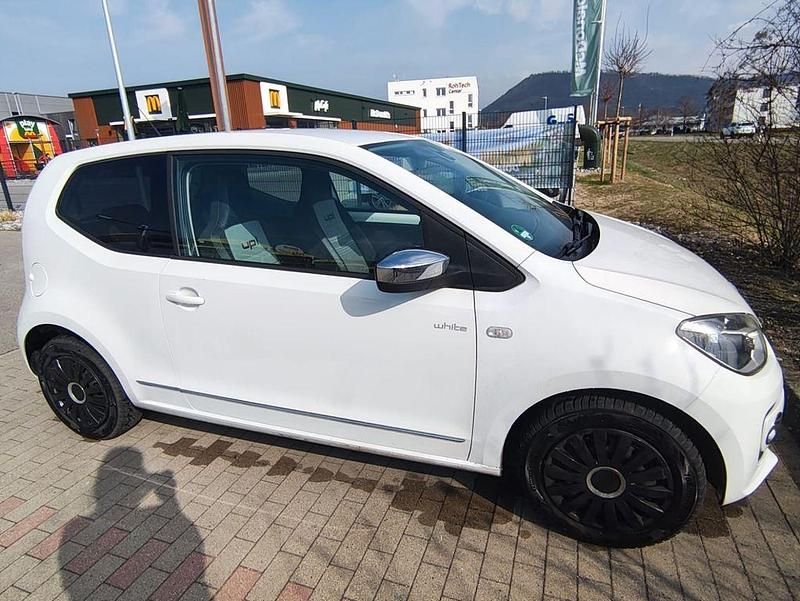 Gebraucht VW up! high up! 75 PS (55 kW) 2011 Weiß Kleinwagen