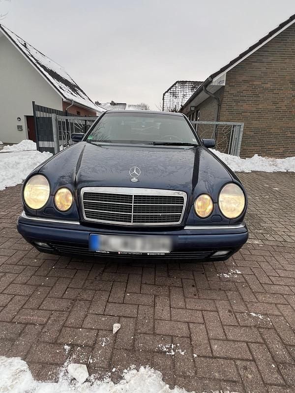 Gebraucht Mercedes E320 210 PS (154 kW) 1998 Blau Limousine