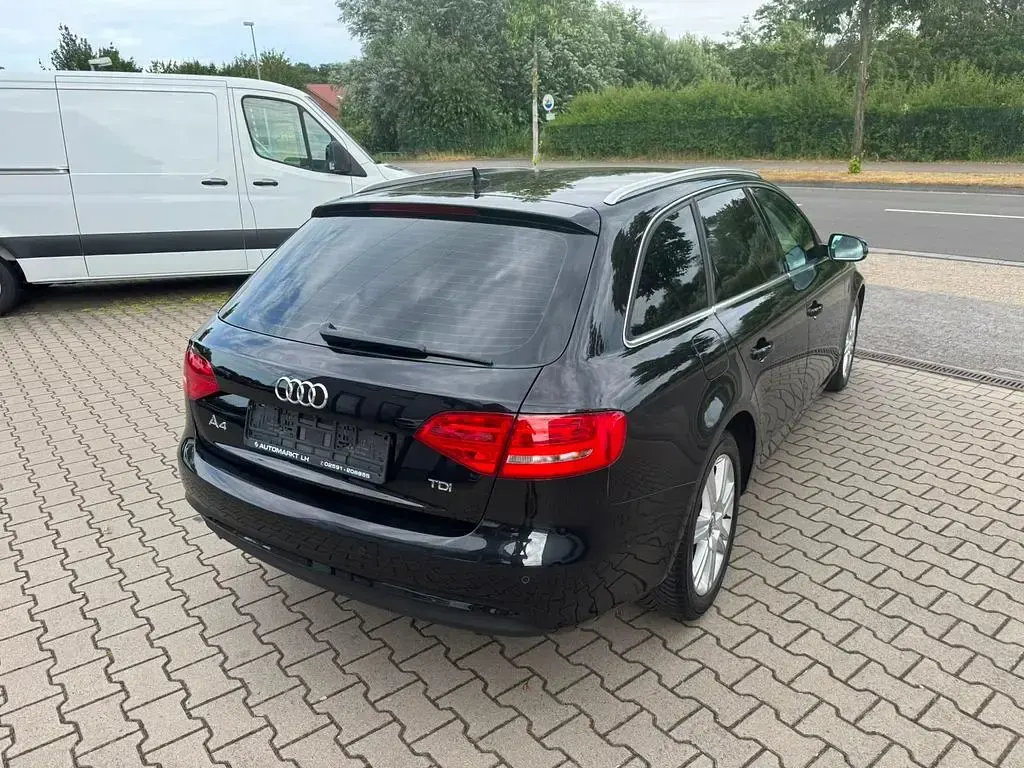 Gebraucht Audi A4 Attraction 177 PS (130 kW) 2014 Schwarz Kombi