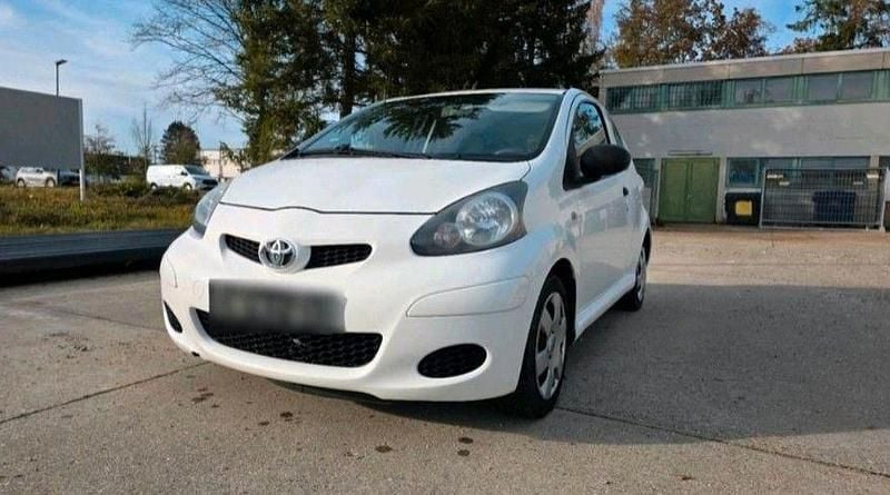 Gebraucht Toyota Aygo 68 PS (50 kW) 2009 Weiß Kleinwagen