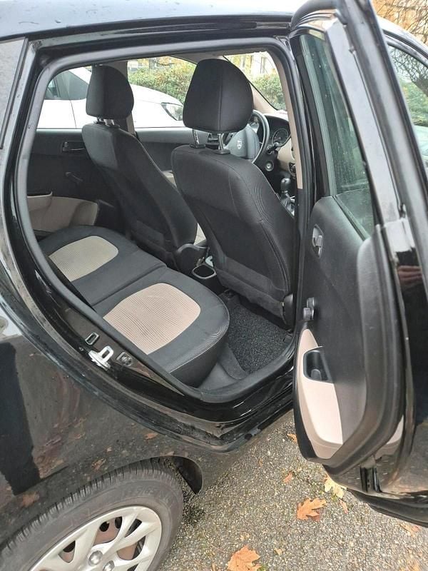 Gebraucht Hyundai i10 67 PS (49 kW) 2017 Schwarz Kleinwagen