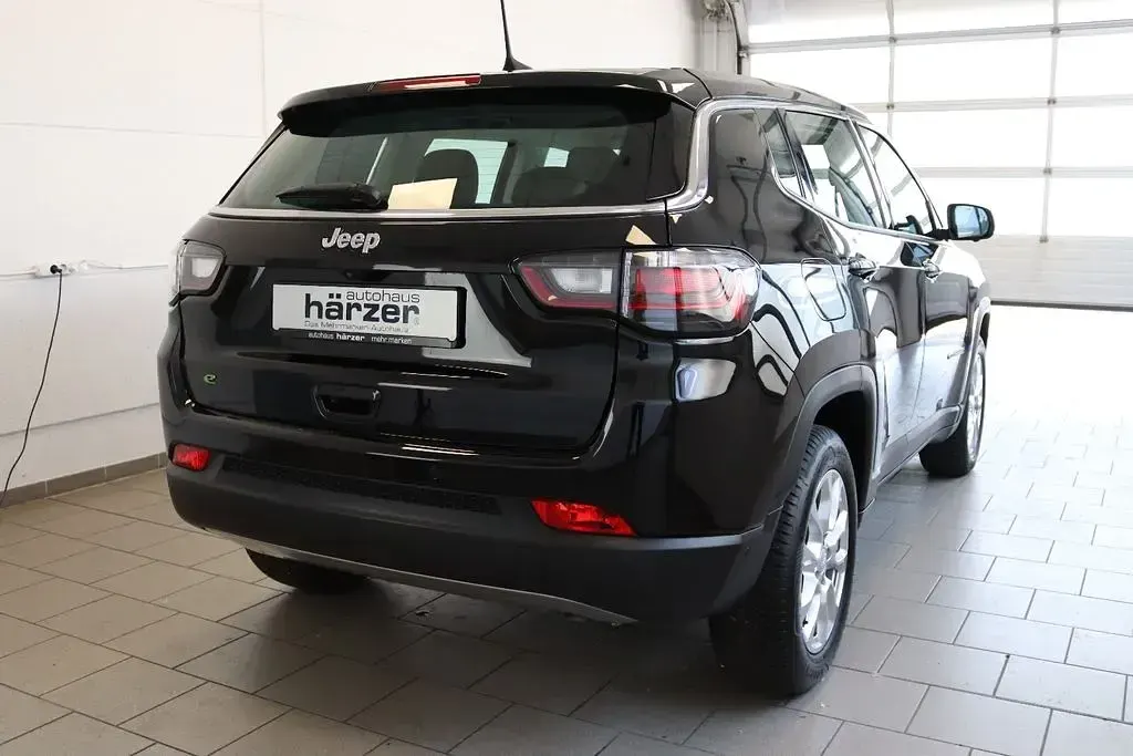 Gebraucht Jeep Compass Altitude 131 PS (96 kW) 2024 Schwarz SUV
