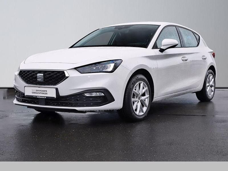 Weiß Gebraucht 2022 Seat Leon Style Limousine | 16.289 € (Guter Preis) - Bild 1/4