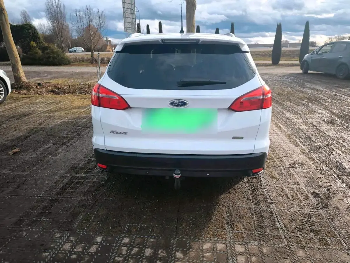 Gebraucht Ford Focus 125 PS (91 kW) 2015 Weiß Kombi