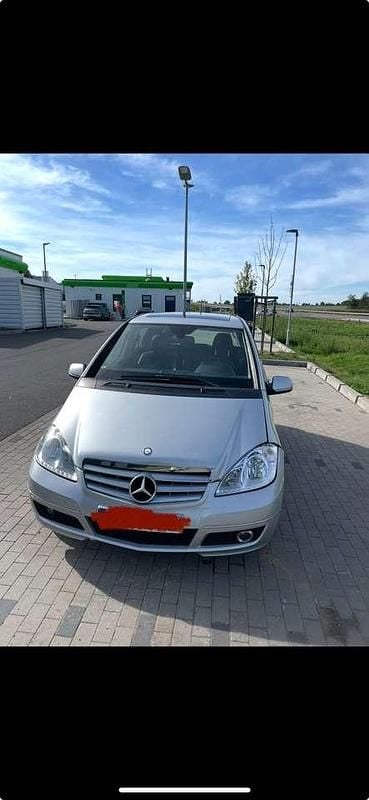 Grau Gebraucht 2012 Mercedes A180 Kleinwagen | 3.000 € - Bild 1/4