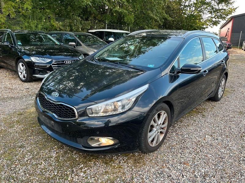 Gebraucht 2012 Kia Ceed Premium Limousine | 5.900 € (Etwas zu teuer) - Bild 1/4