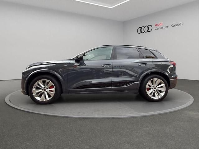 Gebraucht Audi Q6 e-tron Performance 225 kW (306 PS) 2025 Magnetgrau SUV
