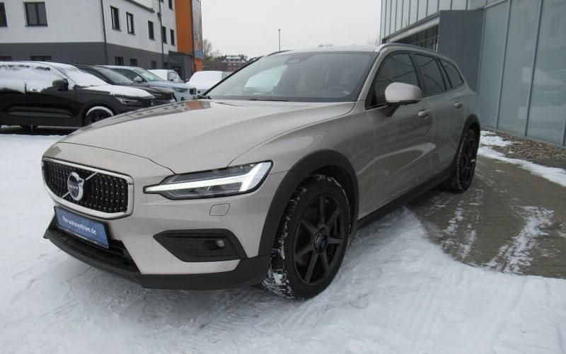 Gebraucht Volvo V60 CC Ultimate 197 PS (144 kW) 2023 Gold Kombi