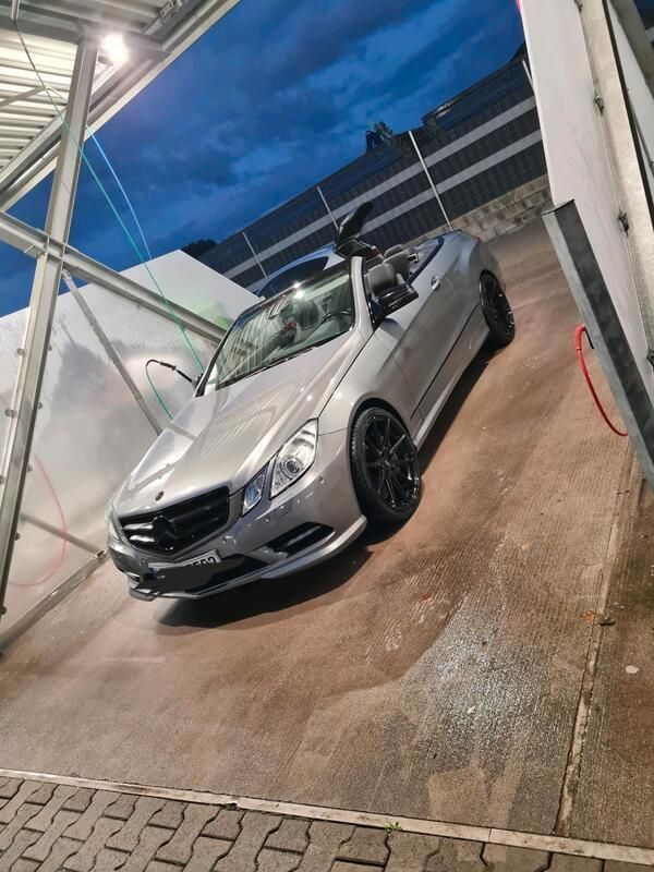 Grau Gebraucht 2011 Mercedes E500 Cabrio | 24.299 € (Fairer Preis) - Bild 1/4