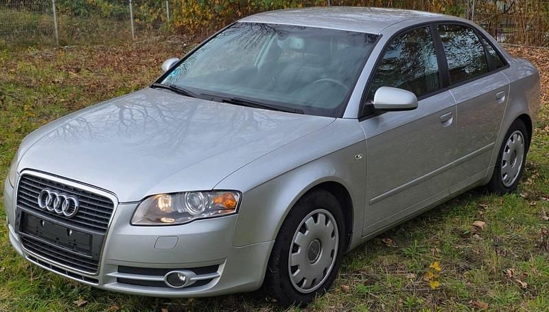 Grau Gebraucht 2005 Audi A4 Limousine | 2.800 € (Guter Preis) - Bild 1/4