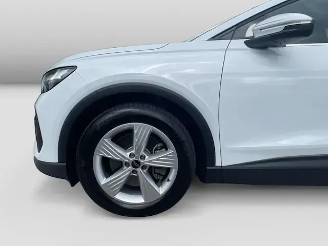 Gebraucht Audi Q4 e-tron Comfort 210 kW (286 PS) 2025 Gletscherweiß metallic SUV