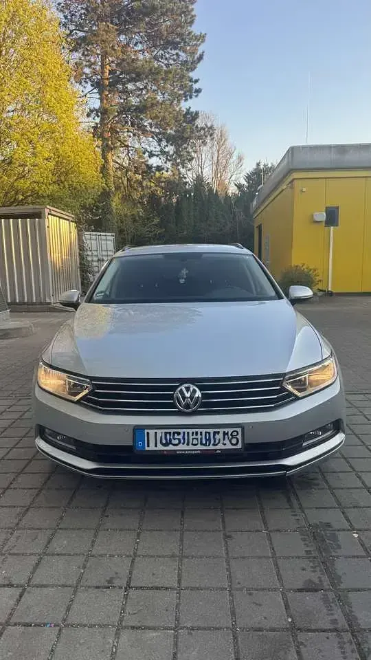 Gebraucht VW Passat Comfortline 150 PS (110 kW) 2017 Grau Kombi